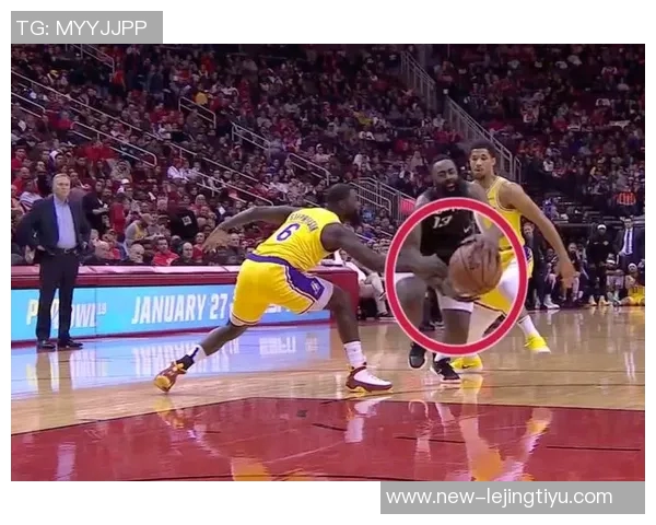 哈登遭遇痛苦倒地引发美媒调侃称其碰瓷行为实在无耻 哈登遭遇痛苦倒地引发美媒调侃称其碰瓷行为实在无耻