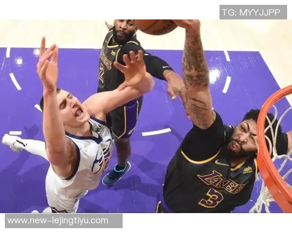 小莫布里与阿伦联手发力半场贡献21分6篮板助力球队争胜 小莫布里与阿伦联手发力半场贡献21分6篮板助力球队争胜